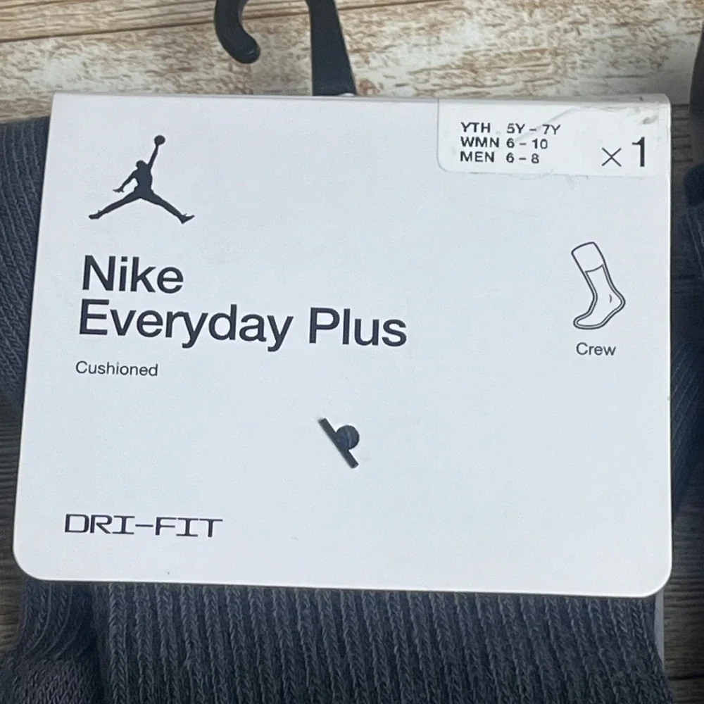 2 pair Nike Jordan Everyday Plus Crew Socks Black White Youth Men 6-8 Women 6-10